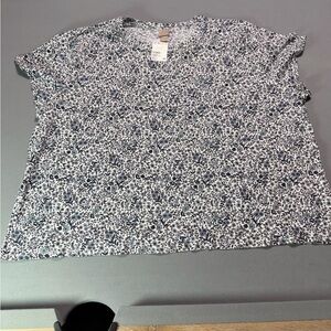 H&M navy and White Floral Short Sleeve Top plus size designer mall